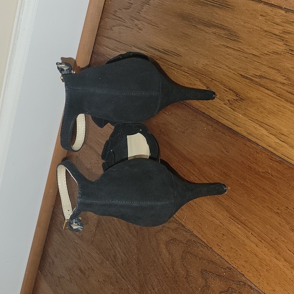 Adrienne Vittadini black velour ankle strap heels 7.5 - Picture 4 of 6
